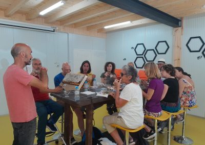 cata de mieles en Beexperience apiturismo y turismo apícola en Liébana Cantabria