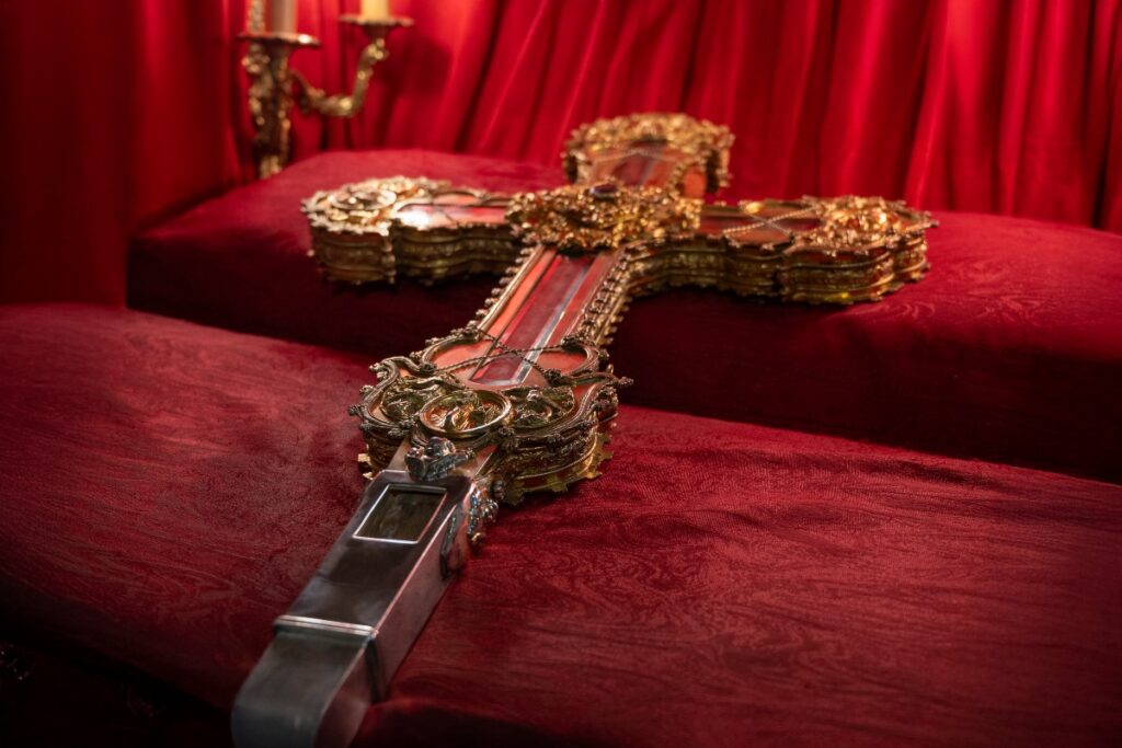 lignum crucis símbolo de la semana santa en Liebana